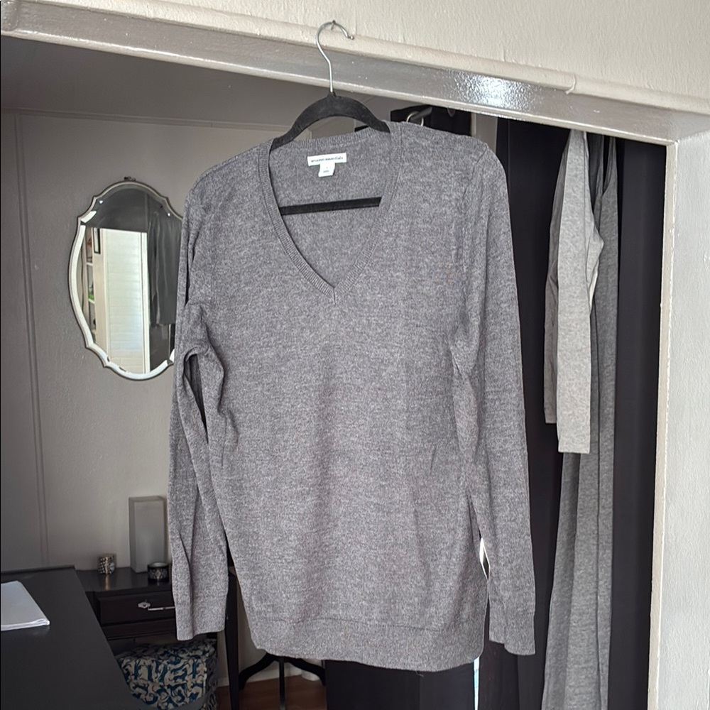 Amazon Essentials Gray V-Neck Sweater Knit Casual